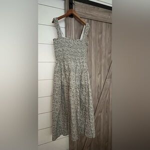 Elegant Neuflora Floral Dress with Pockets